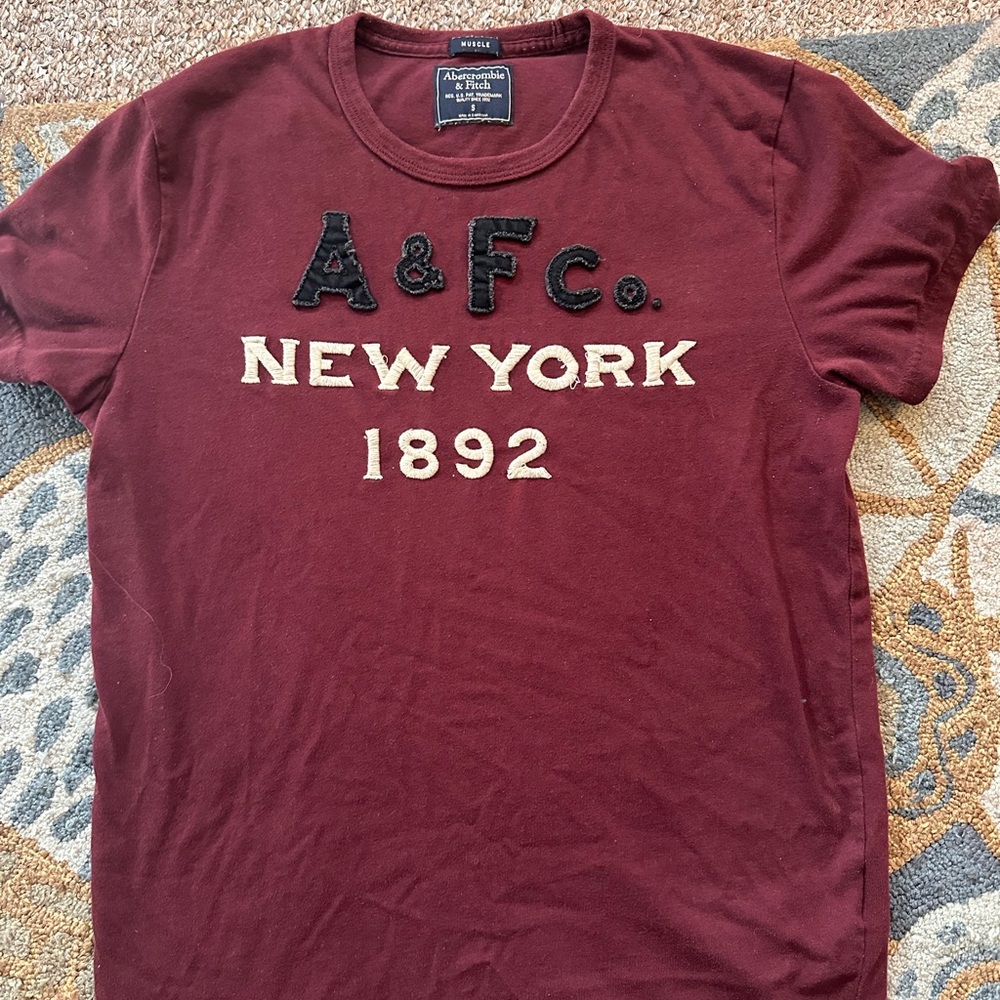 vintage Abercrombie & Fitch burgundy tshirt
